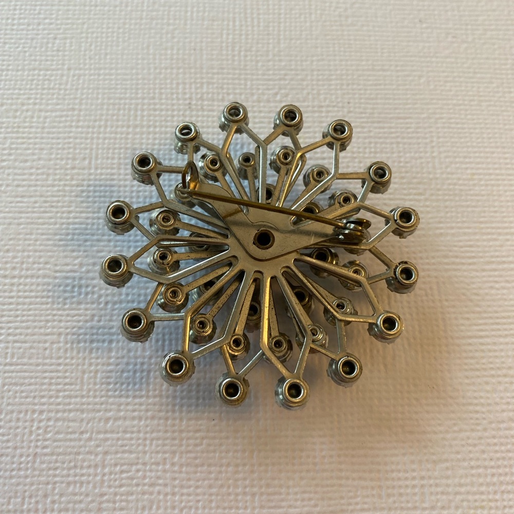 Vintage Rhinestone Star Brooch - Picture 4 of 4
